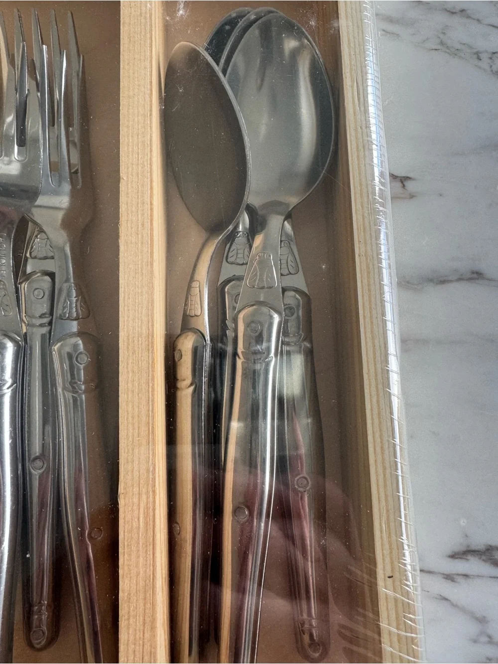 Laguiole 16-Piece Flatware Set